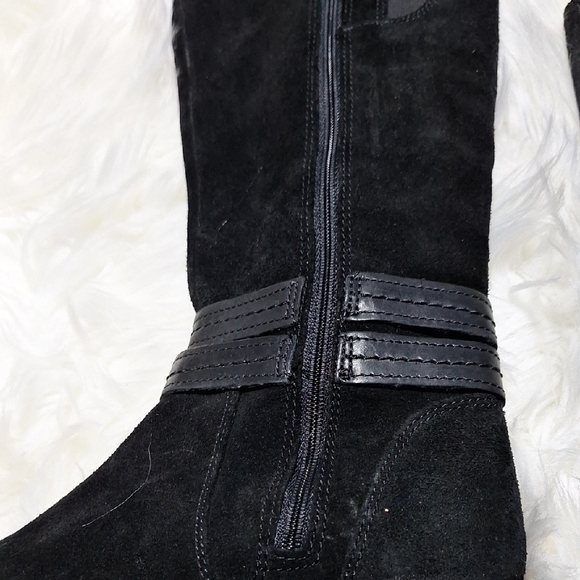 NWT Elegant Clarks Black Suede Women's Boots - Picture 3 of 10